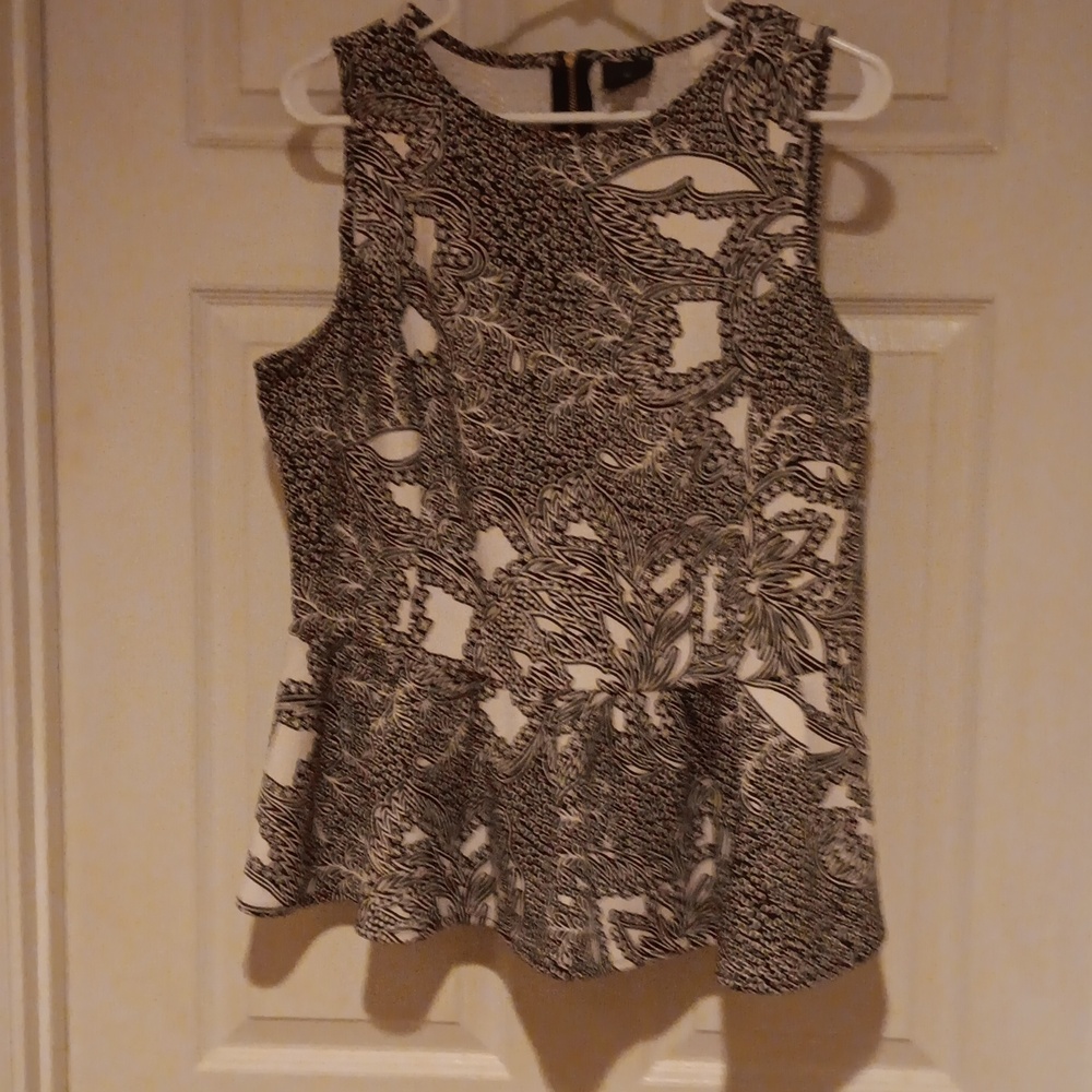 WORTHINGTON BLACK & WHITE PAISLEY TOP